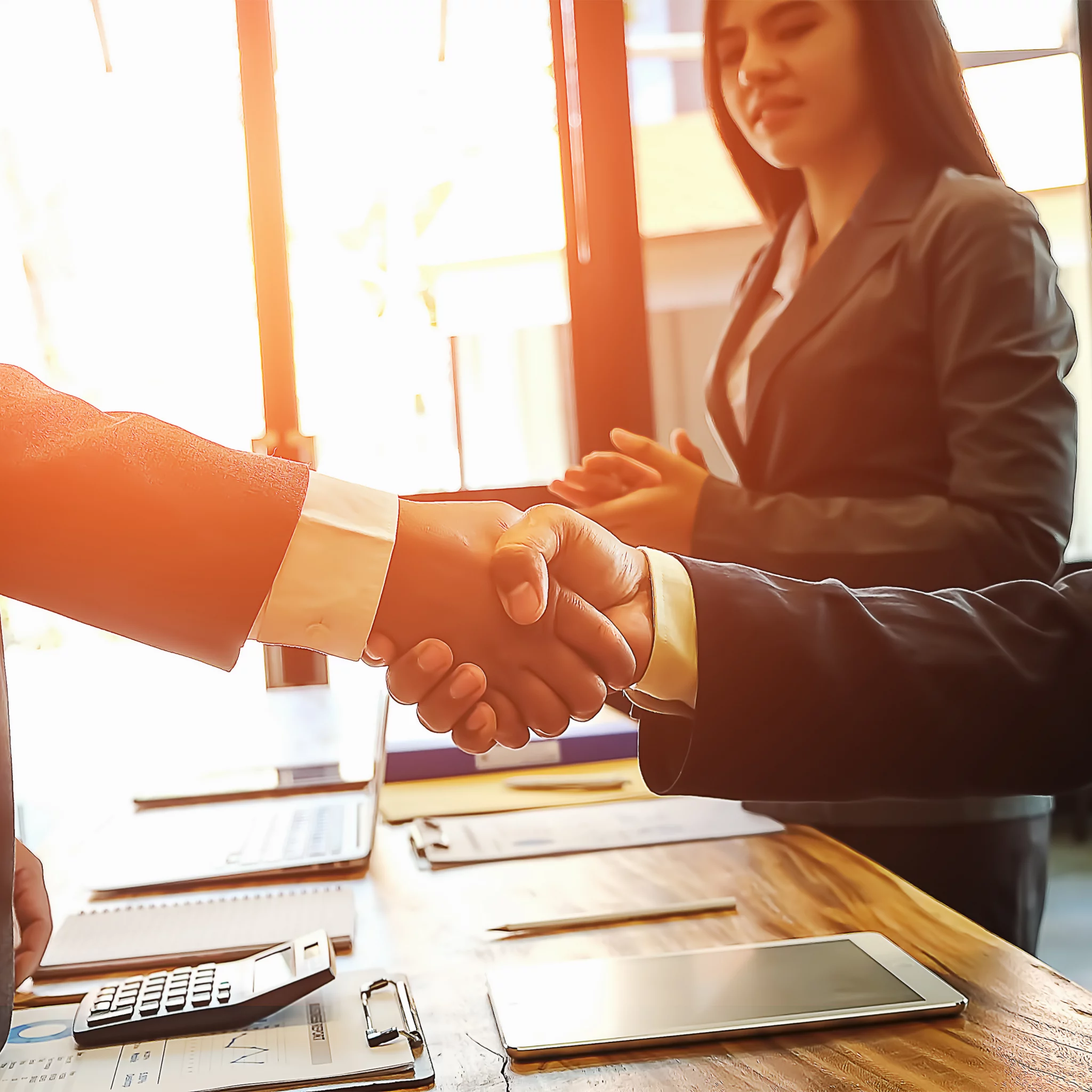 Detective privado empresas Barcelona investigando fraude